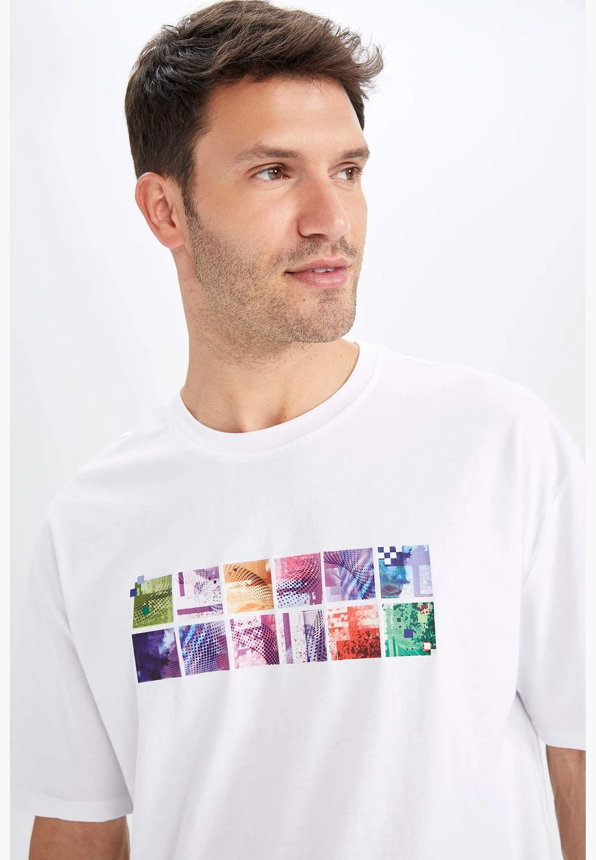 DeFacto Oversize Fit Short Sleeve Minimal Slogan Print T-Shirt 6 DeFacto Oversize Fit Short Sleeve Minimal Slogan Print T-Shirt - Image 4