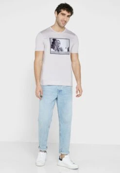 Shalika Crew Neck T-Shirt -Active Fashion Store 4 zoom desktop 142