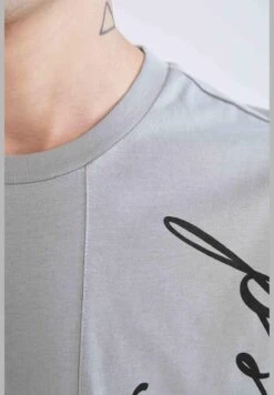 DeFacto Boxy Fit Crew Neck Shorts Sleeve Slogan Print T-Shirt -Active Fashion Store 4 zoom desktop 144