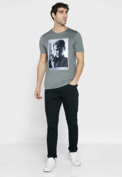 Revolve Crew Neck T-Shirt -Active Fashion Store 4 zoom desktop 169