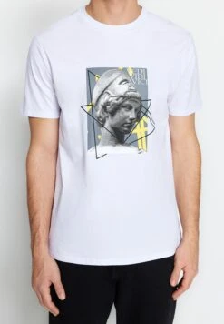 Trendyol Fluffy Art Print Crew Neck T-Shirt -Active Fashion Store 4 zoom desktop 200