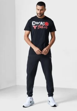 NEW ERA Chicago Bulls Graphic T-Shirt -Active Fashion Store 4 zoom desktop 243