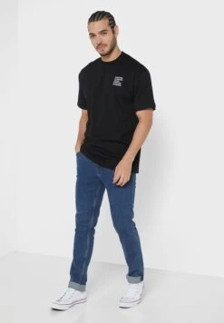 Everyone In Fashion T-Shirt -Active Fashion Store 4 zoom desktop 3