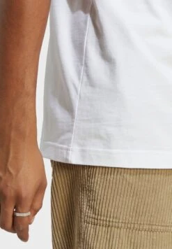 ADIDAS 3 Stripe Essential Single Jersey T-Shirt -Active Fashion Store 4 zoom desktop 305