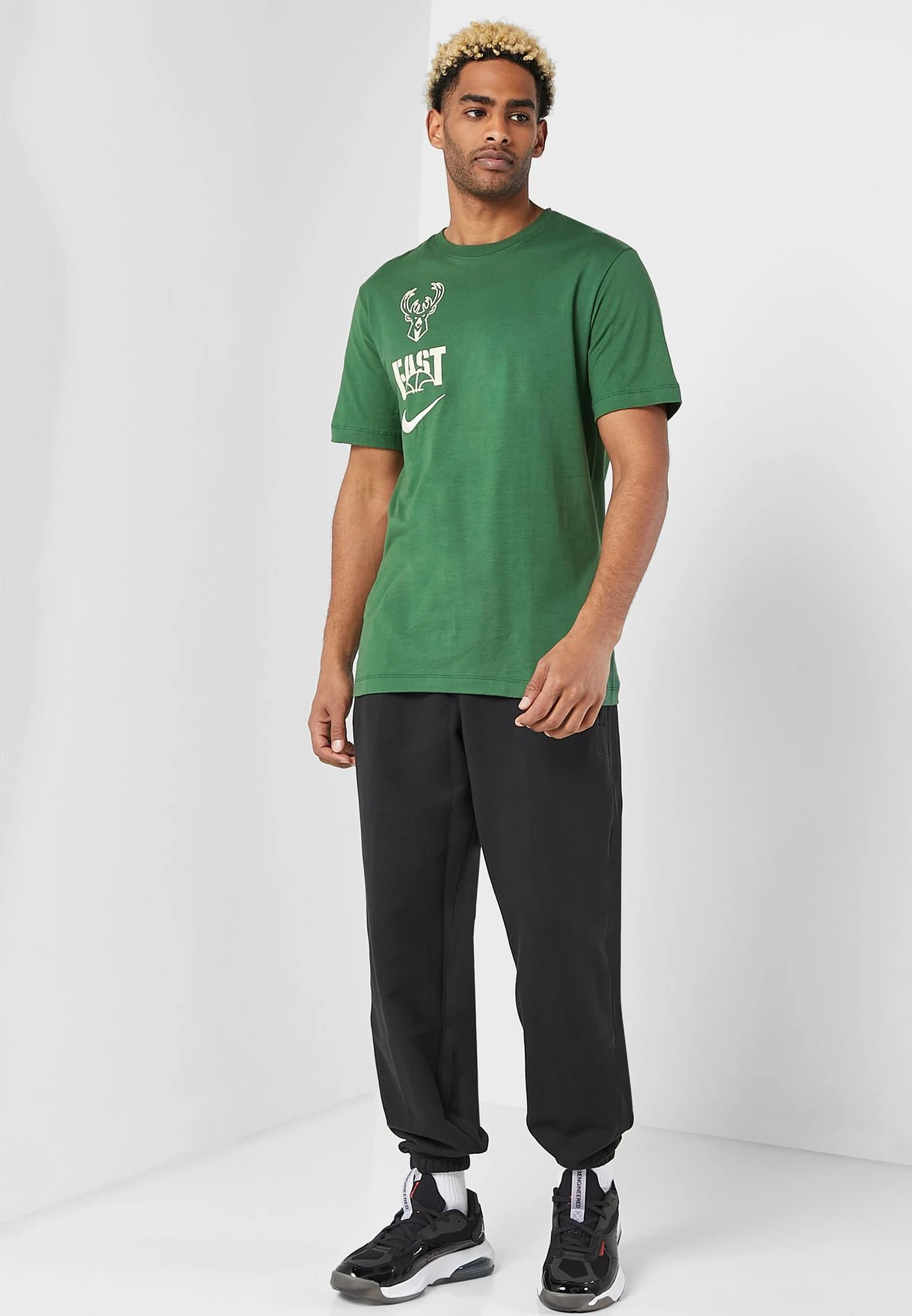 Nike Milwaukee Bucks Essential Block T-Shirt 6 Nike Milwaukee Bucks Essential Block T-Shirt - Image 4