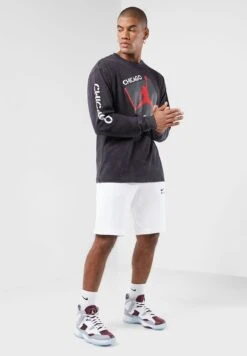 Nike Chicago Bulls Statement Max90 T-Shirt -Active Fashion Store 4 zoom desktop 416