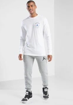 Jordan Sport Graphic T-Shirt -Active Fashion Store 4 zoom desktop 436