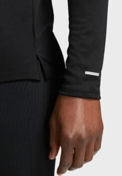 Nike Dri-Fit Miler T-Shirt -Active Fashion Store 4 zoom desktop 445