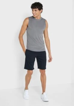 Essential Crew Neck Vest -Active Fashion Store 4 zoom desktop 485