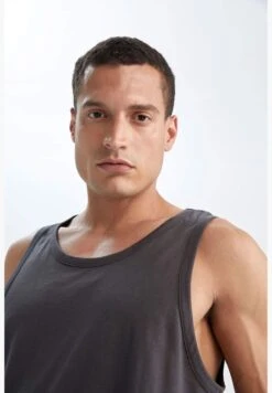 DeFacto Man Long Fit Vest -Active Fashion Store 4 zoom desktop 520