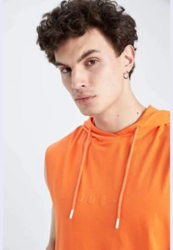 DeFacto Comfort Fit Sleeveless Hooded Vest -Active Fashion Store 4 zoom desktop 524