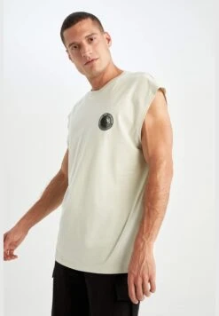 DeFacto Man Oversize Fit Crew Neck Vest -Active Fashion Store 4 zoom desktop 525