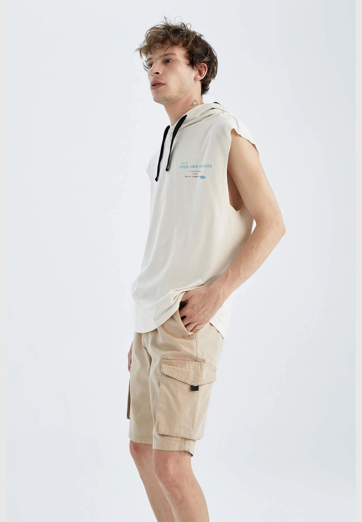 DeFacto Man Oversize Fit Hooded Strappy Vest 6 DeFacto Man Oversize Fit Hooded Strappy Vest - Image 4