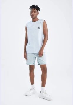 DeFacto Boxy Fit Sleeveless Minimal Slogan Print Vest -Active Fashion Store 4 zoom desktop 568