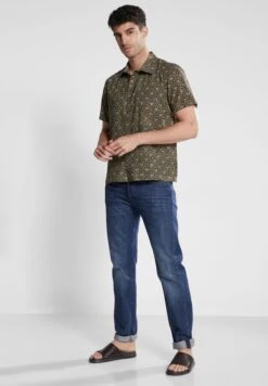 Printed Regular Fit Shirt -Active Fashion Store 4 zoom desktop 581