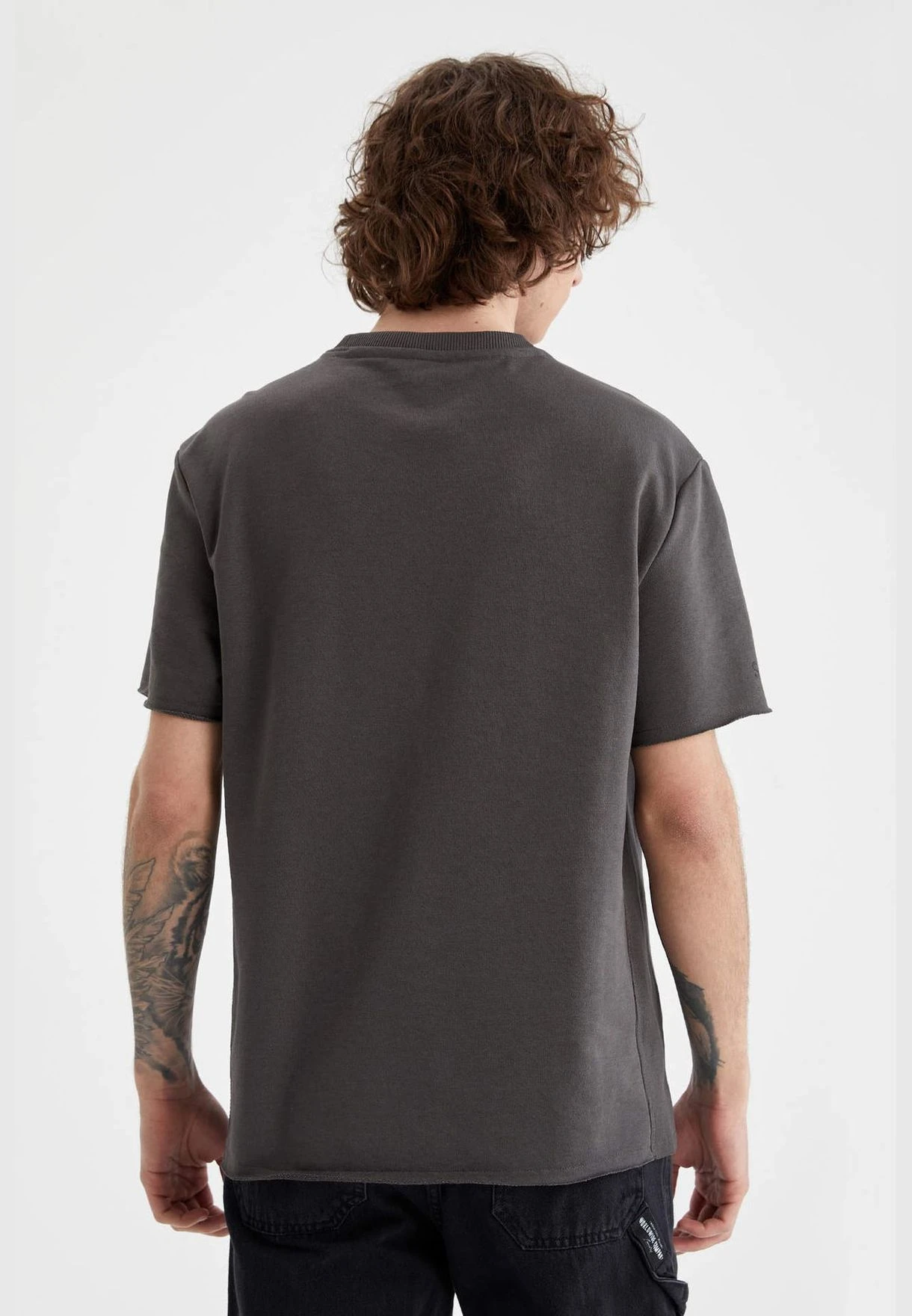 DeFacto Regular Fit Crew Neck Short Sleeve T-Shirt 6 DeFacto Regular Fit Crew Neck Short Sleeve T-Shirt - Image 4