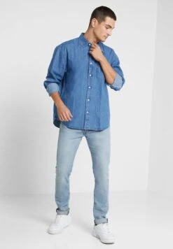 Gant Light Wash Relaxed Fit Denim Shirt -Active Fashion Store 4 zoom desktop 601