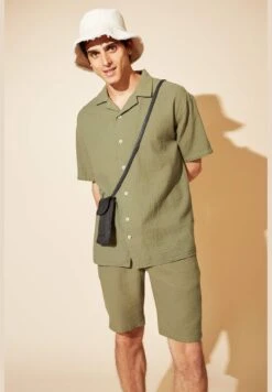 DeFacto Relax Fit Short Sleeve Shirt -Active Fashion Store 4 zoom desktop 602