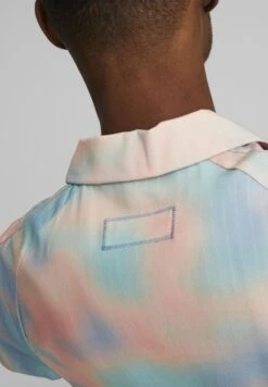 Puma Classics Re:Escape Relaxed Aop Woven Shirt -Active Fashion Store 4 zoom desktop 623