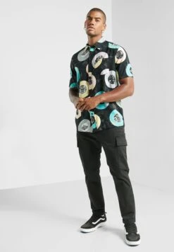 Volcom Entertainment Woven Shirt -Active Fashion Store 4 zoom desktop 632