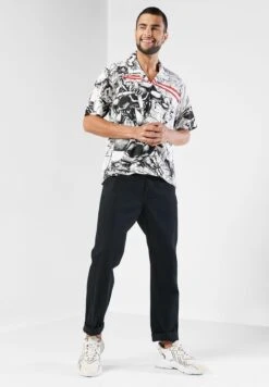 HUF X-Men Resort Shirt -Active Fashion Store 4 zoom desktop 651