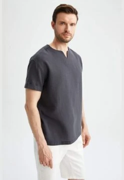 DeFacto Regular Fit V-Neck Short Sleeve Shirt 14 DeFacto Regular Fit V-Neck Short Sleeve Shirt -Active Fashion Store 4 zoom desktop 675