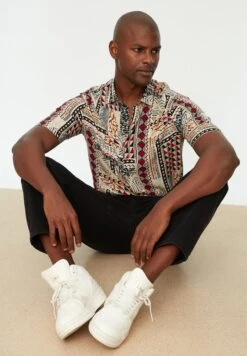 Trendyol Geo Print Regular Fit Shirt -Active Fashion Store 4 zoom desktop 703