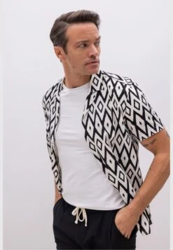 DeFacto Man Woven Short Sleeve Shirt -Active Fashion Store 4 zoom desktop 722