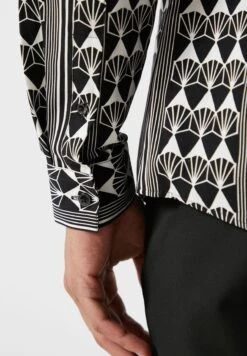 RIVER ISLAND Geo Stripe Regular Fit Shirt -Active Fashion Store 4 zoom desktop 761