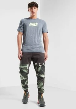 Nike Logo Hydrogaurd -Active Fashion Store 4 zoom desktop 819