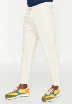 Trendyol Light Wash Straight Fit Jeans -Active Fashion Store 4 zoom desktop 900