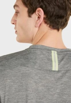 Puma Run Logo T-Shirt -Active Fashion Store 5 zoom desktop 141