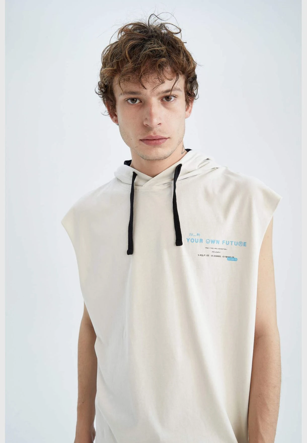 DeFacto Man Oversize Fit Hooded Strappy Vest 7 DeFacto Man Oversize Fit Hooded Strappy Vest - Image 5