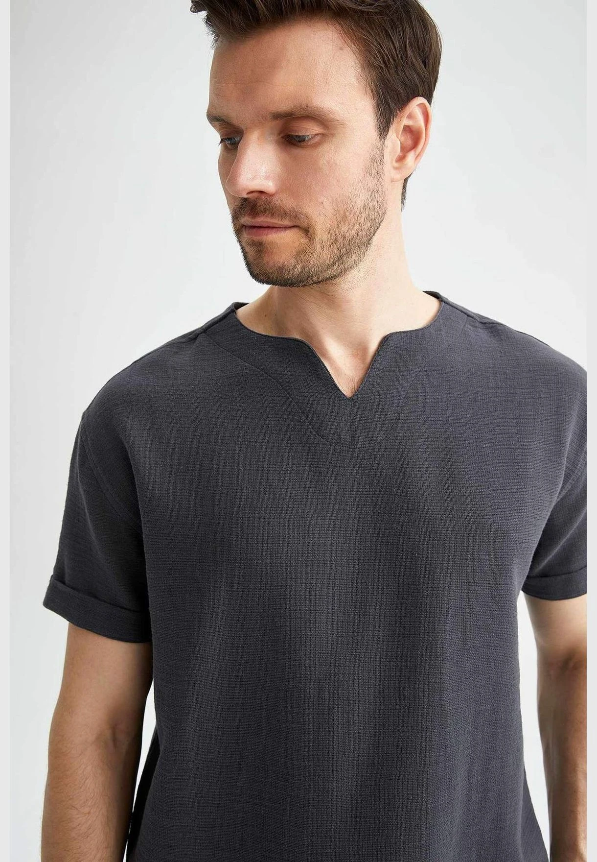 DeFacto Regular Fit V-Neck Short Sleeve Shirt 7 DeFacto Regular Fit V-Neck Short Sleeve Shirt - Image 5