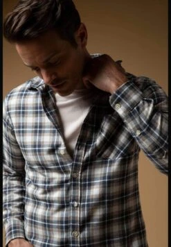 DeFacto Man Modern Fit Polo Neck Woven Long Sleeve Shirt -Active Fashion Store 5 zoom desktop 277