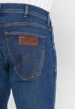 Wrangler Mid Wash Straight Fit Jeans -Active Fashion Store 5 zoom desktop 447