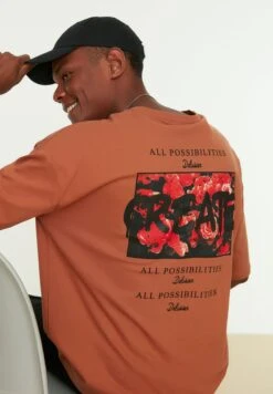 Trendyol Back Print Crew Neck T-Shirt -Active Fashion Store 5 zoom desktop 46