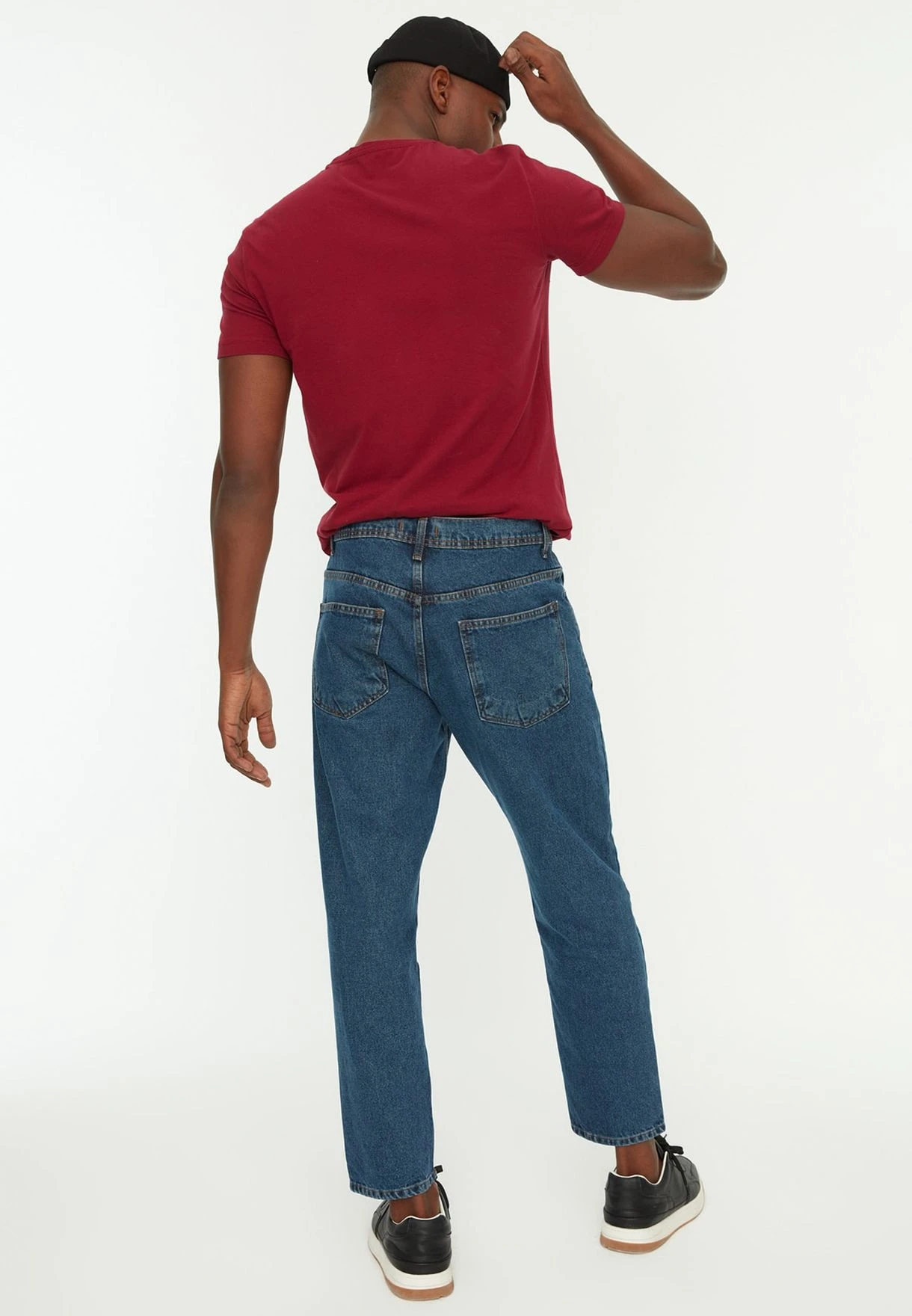 Trendyol Light Wash Straight Fit Jeans 7 Trendyol Light Wash Straight Fit Jeans - Image 5