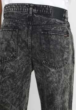 Volcom Billow Tapered Jeans 11 Volcom Billow Tapered Jeans -Active Fashion Store 5 zoom desktop 504