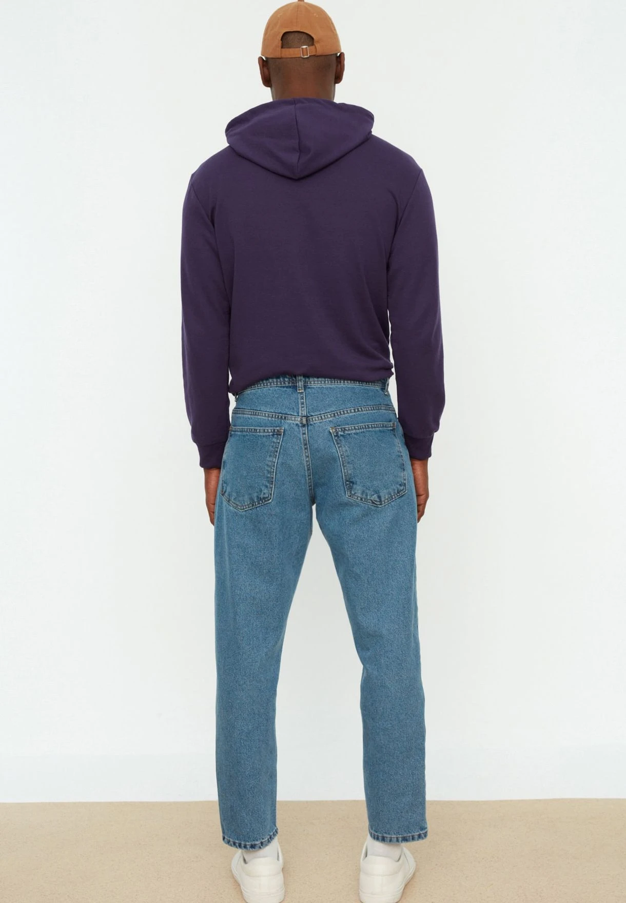 Trendyol Mid Wash Straight Fit Jeans 7 Trendyol Mid Wash Straight Fit Jeans - Image 5