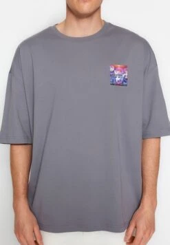 Trendyol Space Print Crew Neck T-Shirt -Active Fashion Store 5 zoom desktop 80