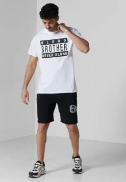 Never Alone T-Shirt -Active Fashion Store 5 zoom desktop 92