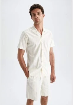 DeFacto Modern Fit V-Neck Short Sleeve Shirt -Active Fashion Store 6 zoom desktop 115