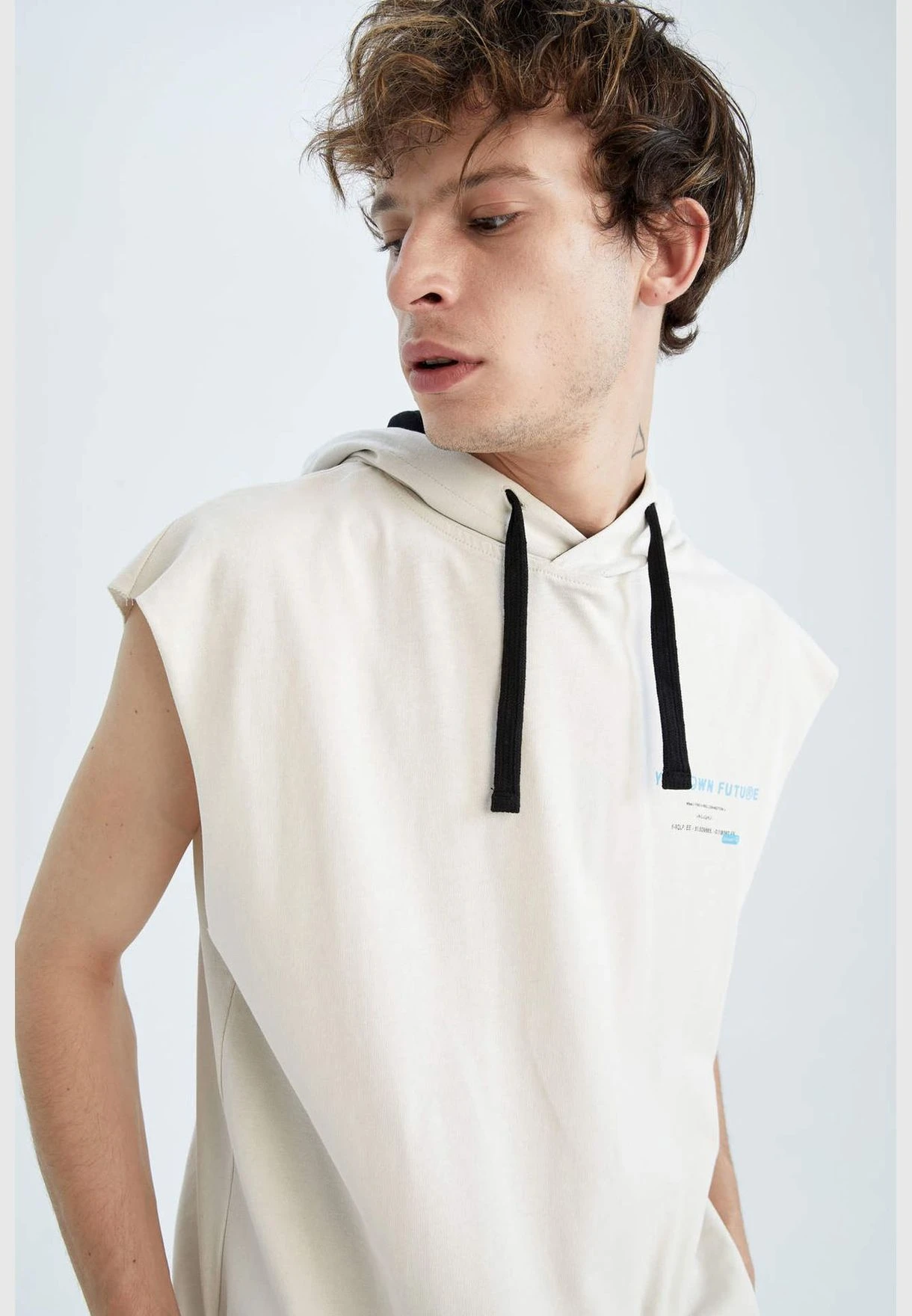 DeFacto Man Oversize Fit Hooded Strappy Vest 8 DeFacto Man Oversize Fit Hooded Strappy Vest - Image 6