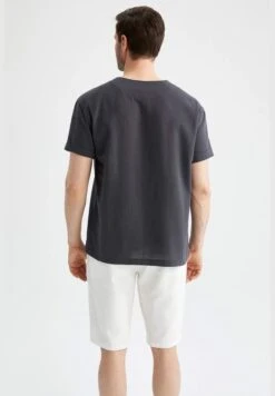 DeFacto Regular Fit V-Neck Short Sleeve Shirt 17 DeFacto Regular Fit V-Neck Short Sleeve Shirt -Active Fashion Store 7 zoom desktop 118