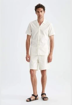 DeFacto Modern Fit V-Neck Short Sleeve Shirt -Active Fashion Store 7 zoom desktop 93