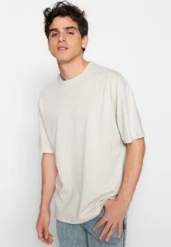 Trendyol Graphic Printed Oversized Crew Neck T-Shirt -Active Fashion Store 8 zoom desktop 3