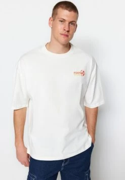 Trendyol Football Print Oversized Crew Neck T-Shirt -Active Fashion Store 8 zoom desktop 39