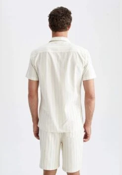 DeFacto Modern Fit V-Neck Short Sleeve Shirt -Active Fashion Store 8 zoom desktop 79